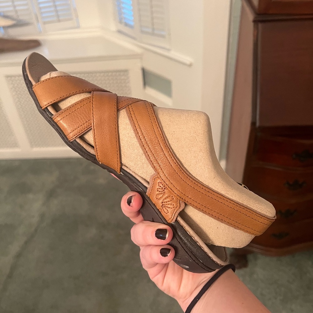 NWT Merrell Bassoon Tan Leather Sandals Women’s Size 9M